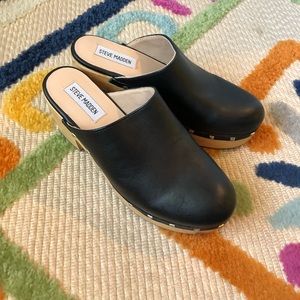 Black Steve Madden Clogs size 8.5